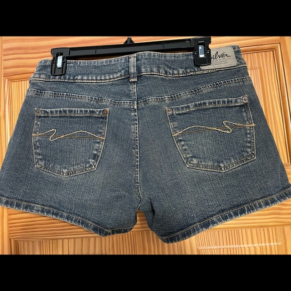 Silver Jeans Matrix short shorts - Picture 2 of 4